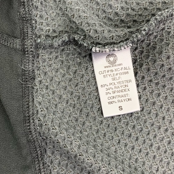 XCVI Long Sleeve V-Neck Top Dark Grey Textured E23 - Picture 8 of 9